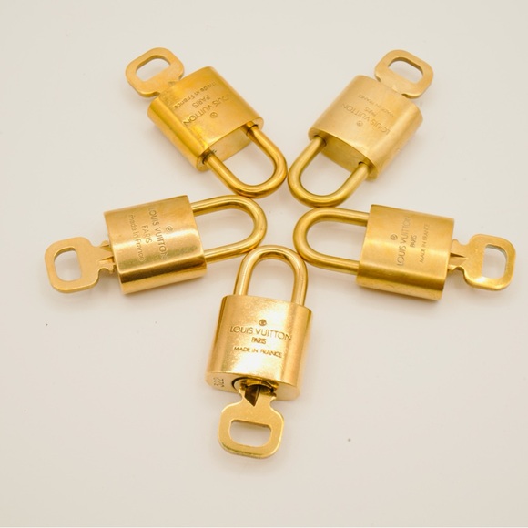 $300 Louis Vuitton Lock & Key - Picture 12 of 12